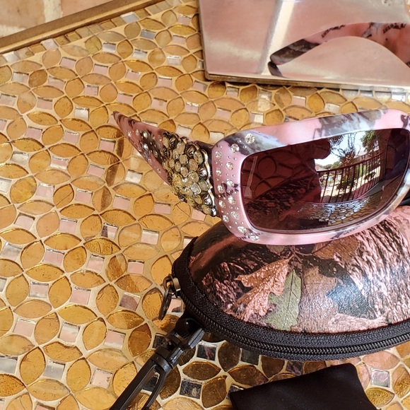 Montana West Camo Diamond Floral Concho Sunglasses - Picture 3 of 5